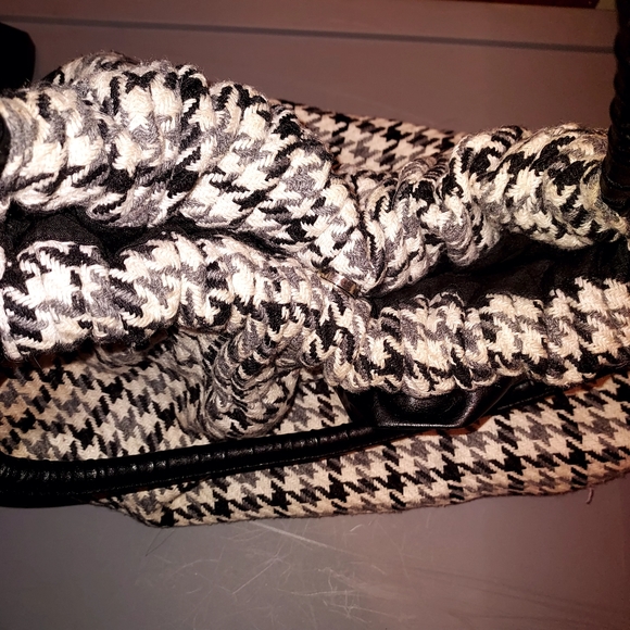 AMERICAN EAGLE Black White Pattern Cloth Faux Leather Hobo Purse - Picture 5 of 6